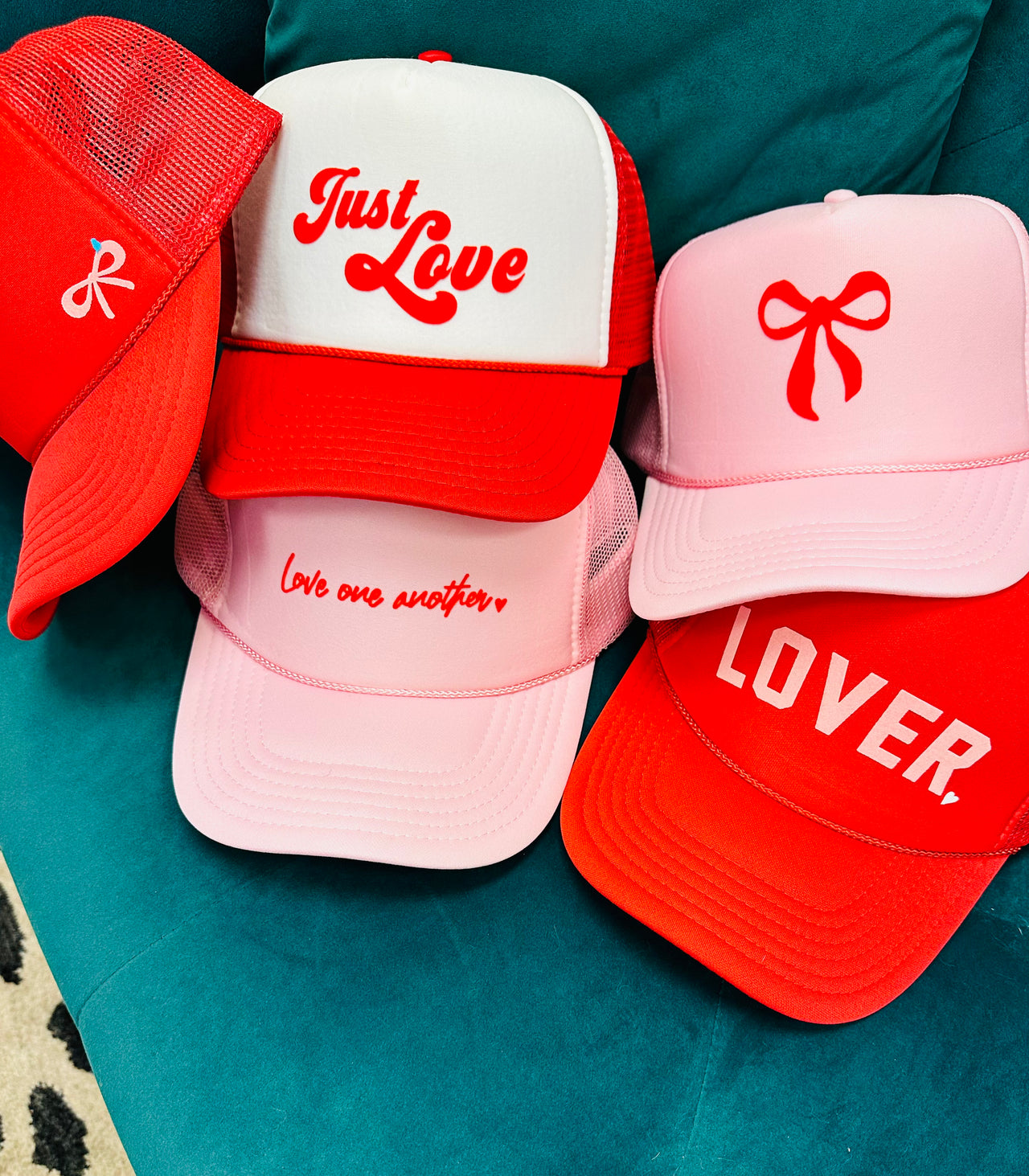 Red Bow Light Pink Trucker